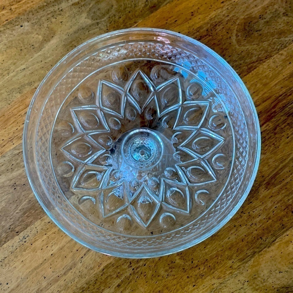 Beautiful trifle/serving glass dish🍓🍇🍍